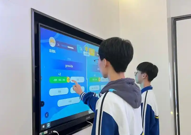 学生们的话题带着这些愿望用芳华脚步五